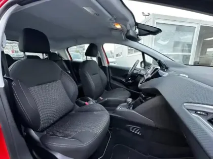 Photo 10 Peugeot 208  1.2 PureTech 110ch Allure S&S EAT6 5cv 5p