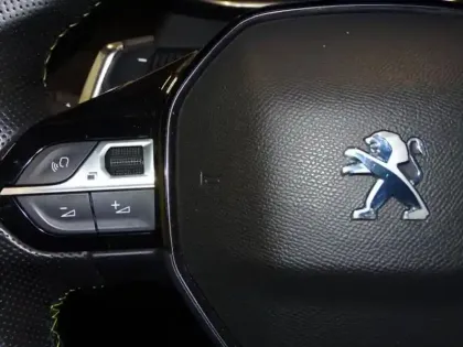 Photo 11 Peugeot 208 Gén. II Ph1 NG GT 5