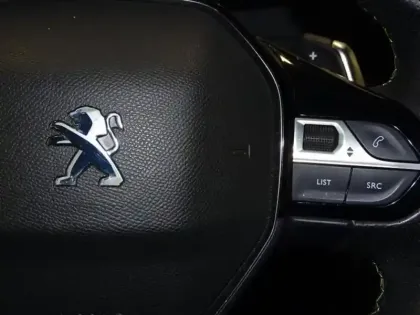 Photo 12 Peugeot 208 Gén. II Ph1 NG GT 5