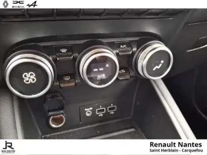 Photo 11 Renault Captur  1.6 E-Tech Plug-in HYBRIDE RECHARGEABLE 160ch Intens