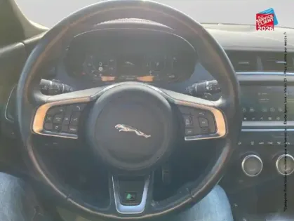 Photo 26 Jaguar E-Pace  2.0D 180ch R-Dynamic Chequered Flag AWD BVA9 Tpano Sieges cuir Camera