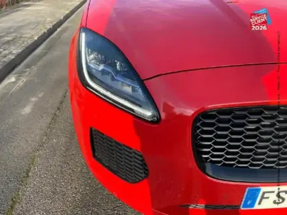 Photo 12 Jaguar E-Pace  2.0D 180ch R-Dynamic Chequered Flag AWD BVA9 Tpano Sieges cuir Camera