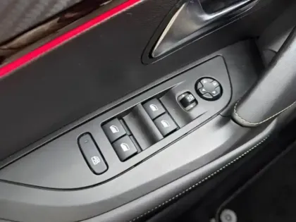 Photo 10 Peugeot 2008  1.5 BlueHDi 130ch S&S GT EAT8 125g