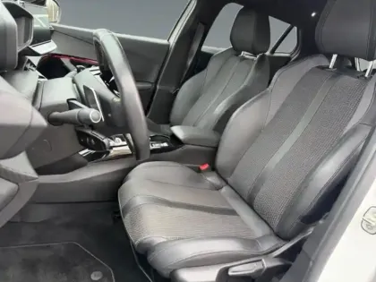 Photo 23 Peugeot 2008  1.5 BlueHDi 130ch S&S GT EAT8 125g