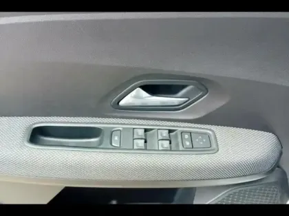 Photo 12 Renault Trafic Gén. III (J82) Ph3 Zen 4