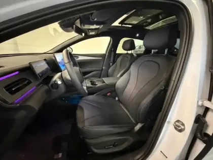 Photo 8 BYD Seal  6 1.5 DM-i 212ch Comfort