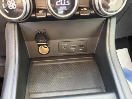 Photo 12 Renault Captur  1.6 E-Tech hybride 145ch Intens -21