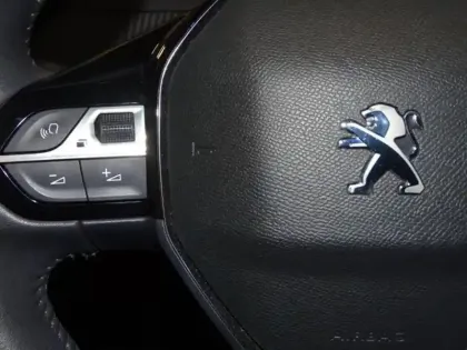 Photo 10 Peugeot 208  1.2 PureTech 100ch S&S Style 118g