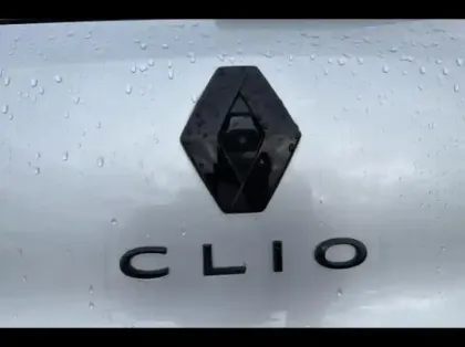 Photo 11 Renault Clio  1.6 E-Tech hybride 145ch Engineered