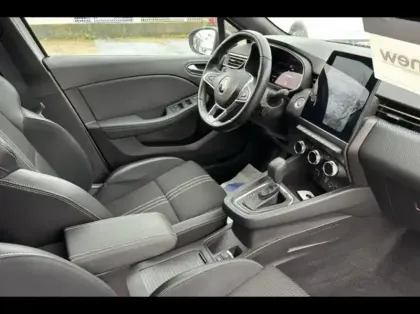 Photo 9 Renault Clio  1.6 E-Tech hybride 145ch Engineered