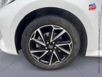 Photo 9 Toyota Yaris  116h Design 5p MY22 Camera