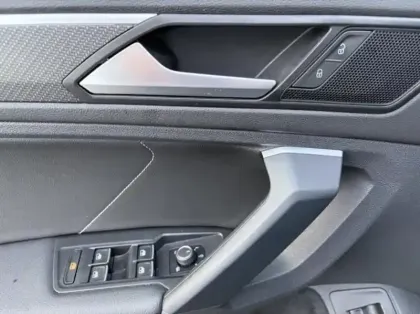 Photo 14 Volkswagen Tiguan  2.0 TDI 150ch R-Line Exclusive DSG7