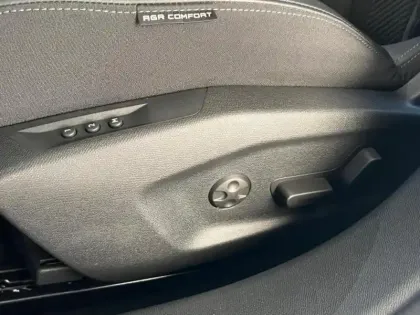 Photo 11 Peugeot 308  Plug-In Hybrid 225ch GT e-EAT8