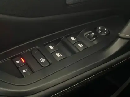 Photo 8 Peugeot 308  Plug-In Hybrid 225ch GT e-EAT8