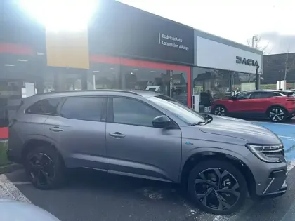 Photo 5 Renault Espace  E-Tech full hybrid 200 GSR2