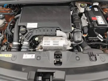 Photo 11 Peugeot 2008  PureTech 100 S&S BVM6