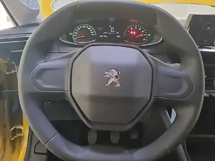 Photo 80 Peugeot 208  PureTech 75 S&S BVM5