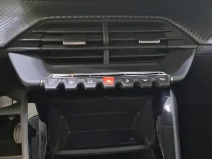 Photo 68 Peugeot 208  PureTech 75 S&S BVM5