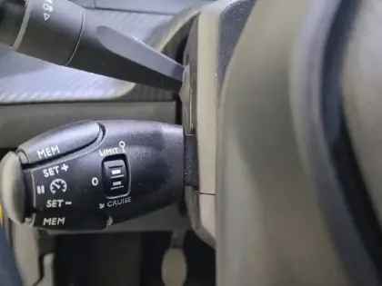 Photo 95 Peugeot 208  PureTech 75 S&S BVM5