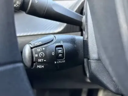 Photo 14 Peugeot 208  PureTech 75 S&S BVM5