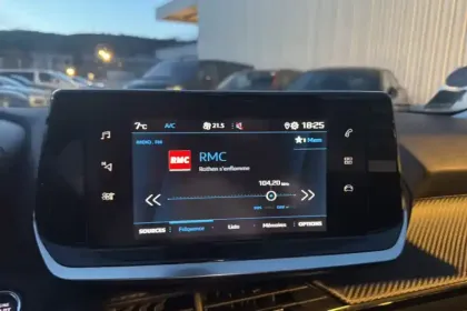 Photo 15 Peugeot 2008  PureTech 130 S&S EAT8