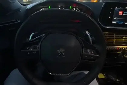 Photo 17 Peugeot 2008  PureTech 130 S&S EAT8