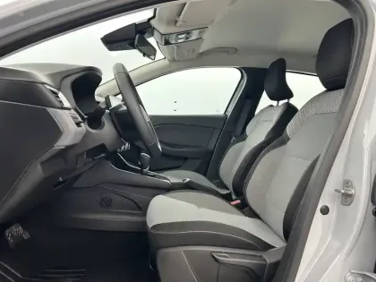 Photo 8 Renault Clio  E-Tech full hybrid 145 ch GSR2