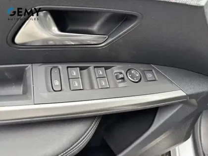Photo 13 Peugeot 5008  Plug-in Hybrid 195 e-DCS7