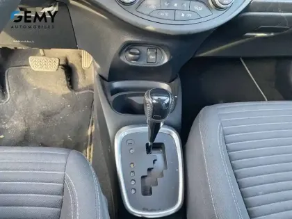 Photo 14 Toyota Yaris  Hybride 100h