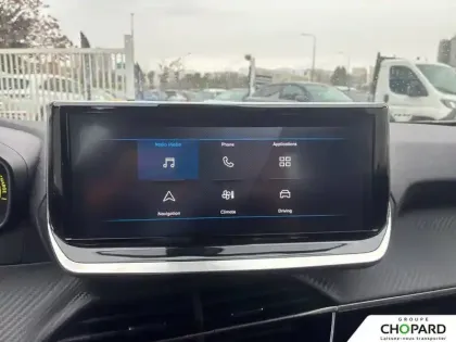 Photo 46 Peugeot 2008  Hybrid 136 e-DCS6