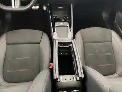 Photo 97 Mercedes GLA  250 e Hybrid EQ 8G-DCT