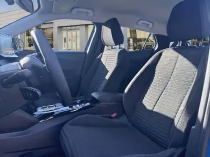 Photo 13 Peugeot 2008  Electrique 136 ch