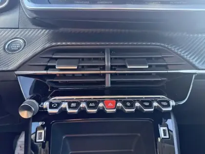 Photo 18 Peugeot 2008  Electrique 136 ch