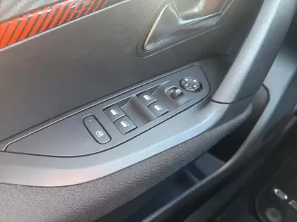 Photo 23 Peugeot 2008  Electrique 136 ch