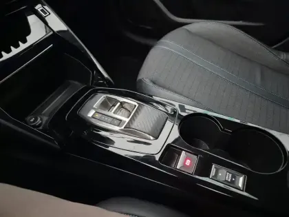 Photo 27 Peugeot 208  PureTech 100 S&S EAT8