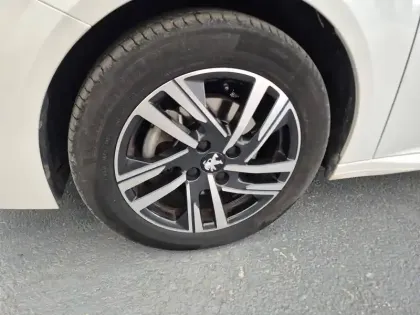 Photo 25 Peugeot 208  PureTech 100 S&S EAT8