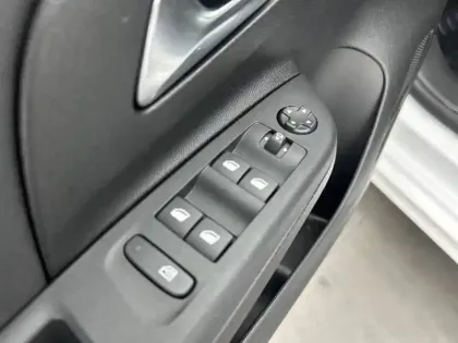 Photo 37 Opel Corsa Gén. VI Ph2 GS 5