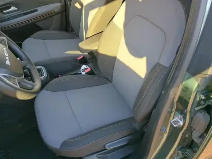 Photo 8 Dacia Jogger  Hybrid 140 7 places GSR2