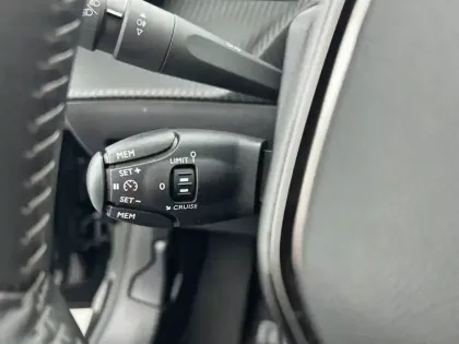 Photo 102 Peugeot 208  PureTech 75 S&S BVM5