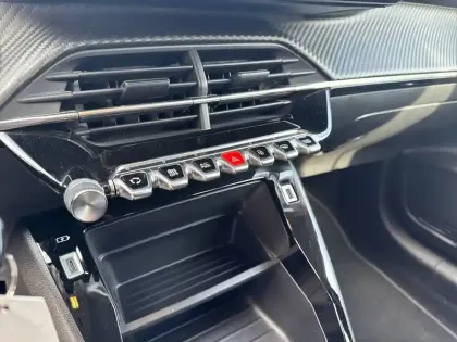 Photo 19 Peugeot 208  PureTech 75 S&S BVM5