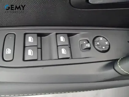 Photo 11 Peugeot 208  Hybrid 100 e-DCS6