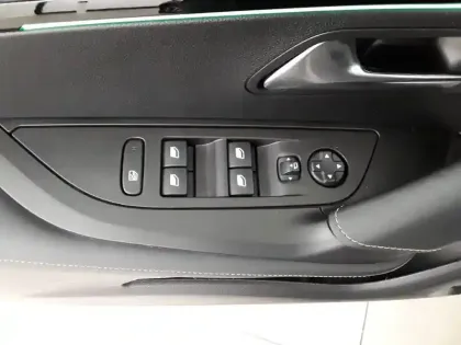 Photo 21 Peugeot 2008  PureTech 130 S&S EAT8