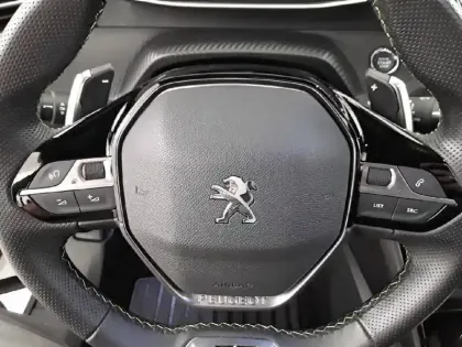 Photo 8 Peugeot 2008  PureTech 130 S&S EAT8