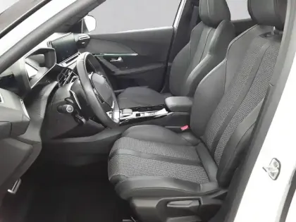 Photo 10 Peugeot 2008  PureTech 130 S&S EAT8