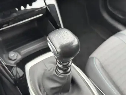 Photo 34 Peugeot 208  PureTech 100 S&S BVM6