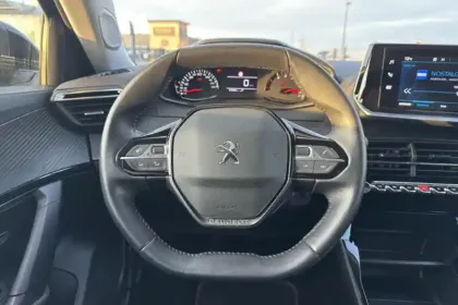 Photo 11 Peugeot 2008  PureTech 130 S&S BVM6