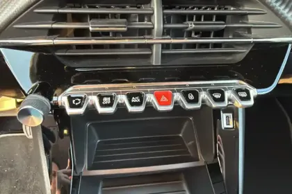 Photo 18 Peugeot 2008  PureTech 130 S&S BVM6