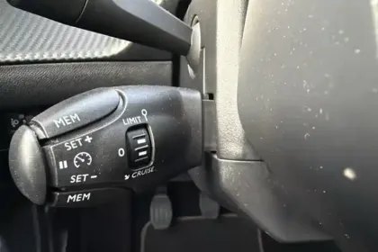 Photo 13 Peugeot 2008  PureTech 130 S&S BVM6