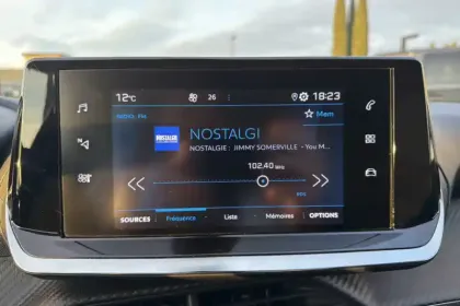 Photo 14 Peugeot 2008  PureTech 130 S&S BVM6