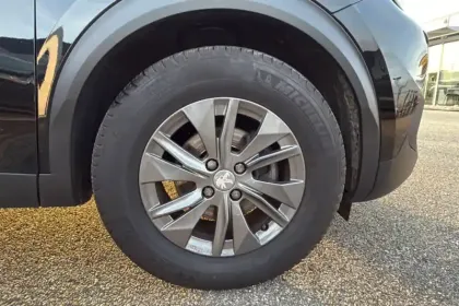 Photo 23 Peugeot 2008  PureTech 130 S&S BVM6